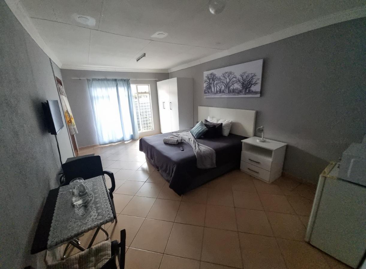 Stay At Home Airport Lodge ケンプトンパーク エクステリア 写真