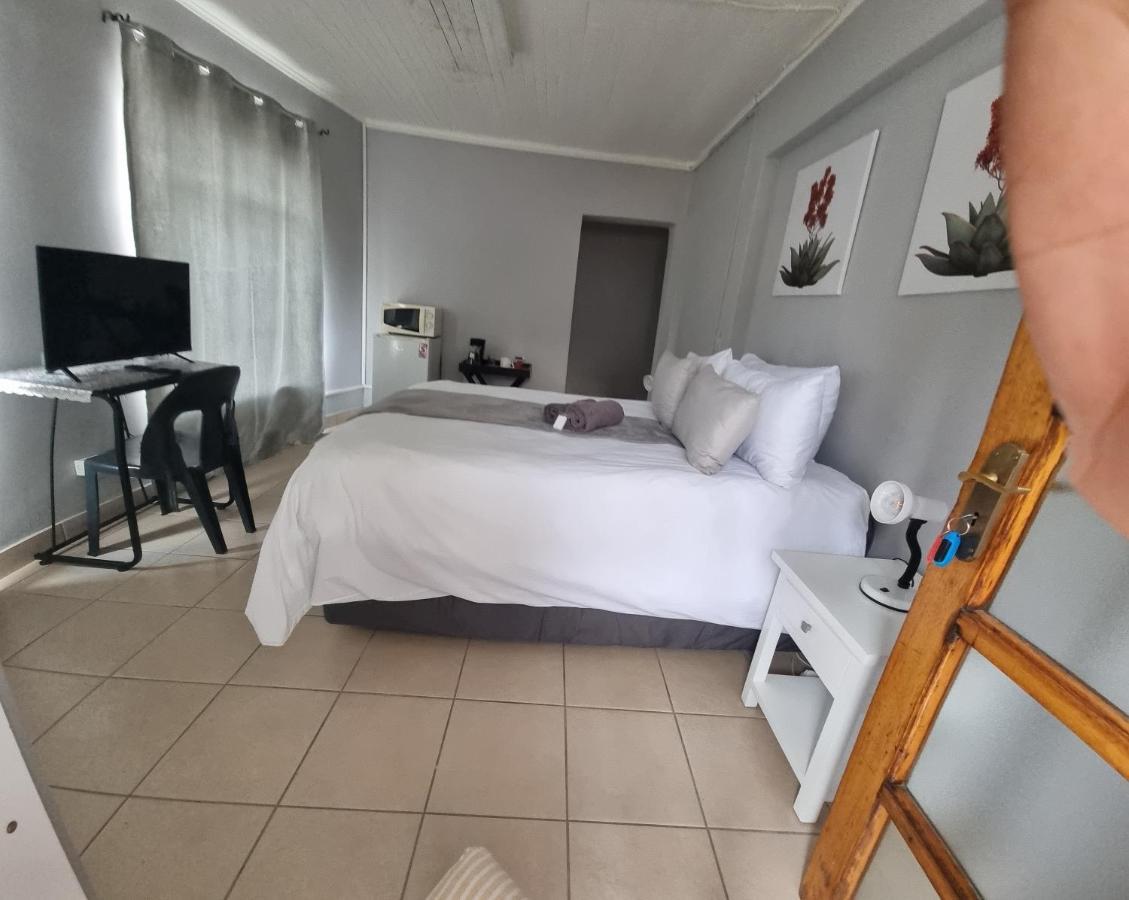 Stay At Home Airport Lodge ケンプトンパーク エクステリア 写真