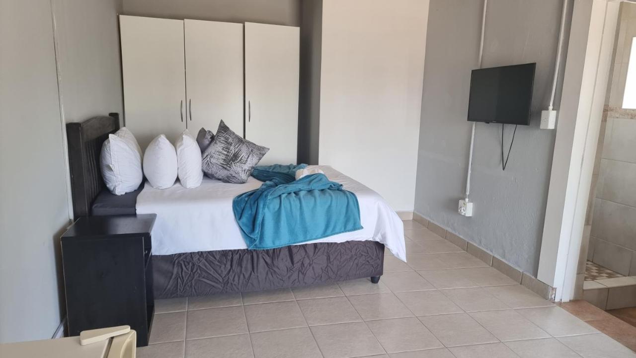 Stay At Home Airport Lodge ケンプトンパーク エクステリア 写真